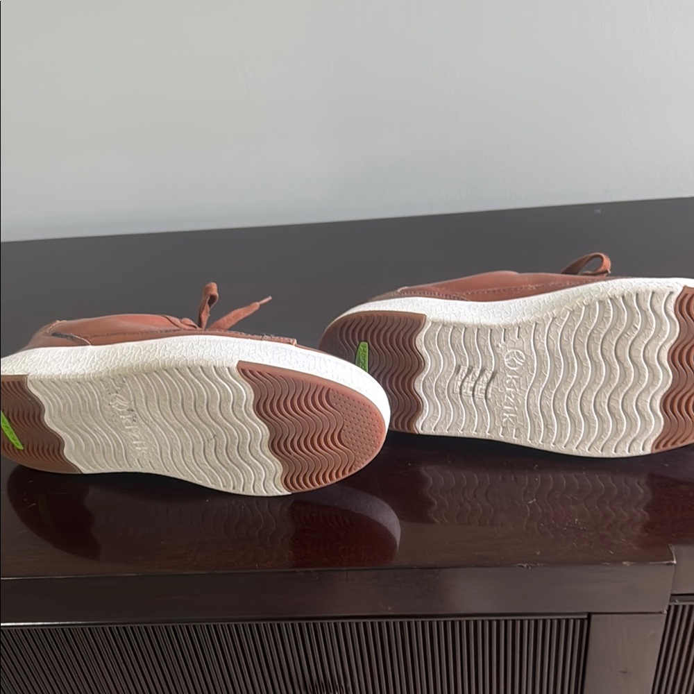 Brown Leather Sneakers with Minimalist Design - Picture 5 of 5